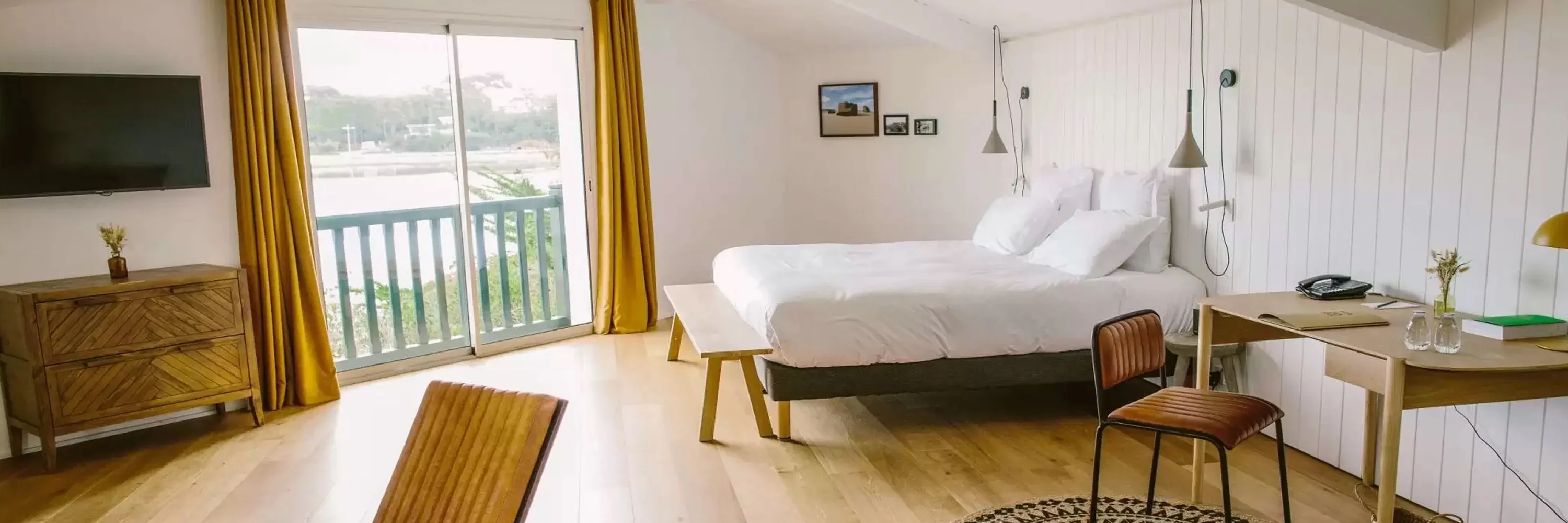 Les Hortensias Du Lac